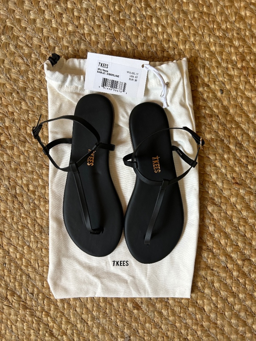 TKees's NWT  Mia Napa Leather sandals in black Size 7